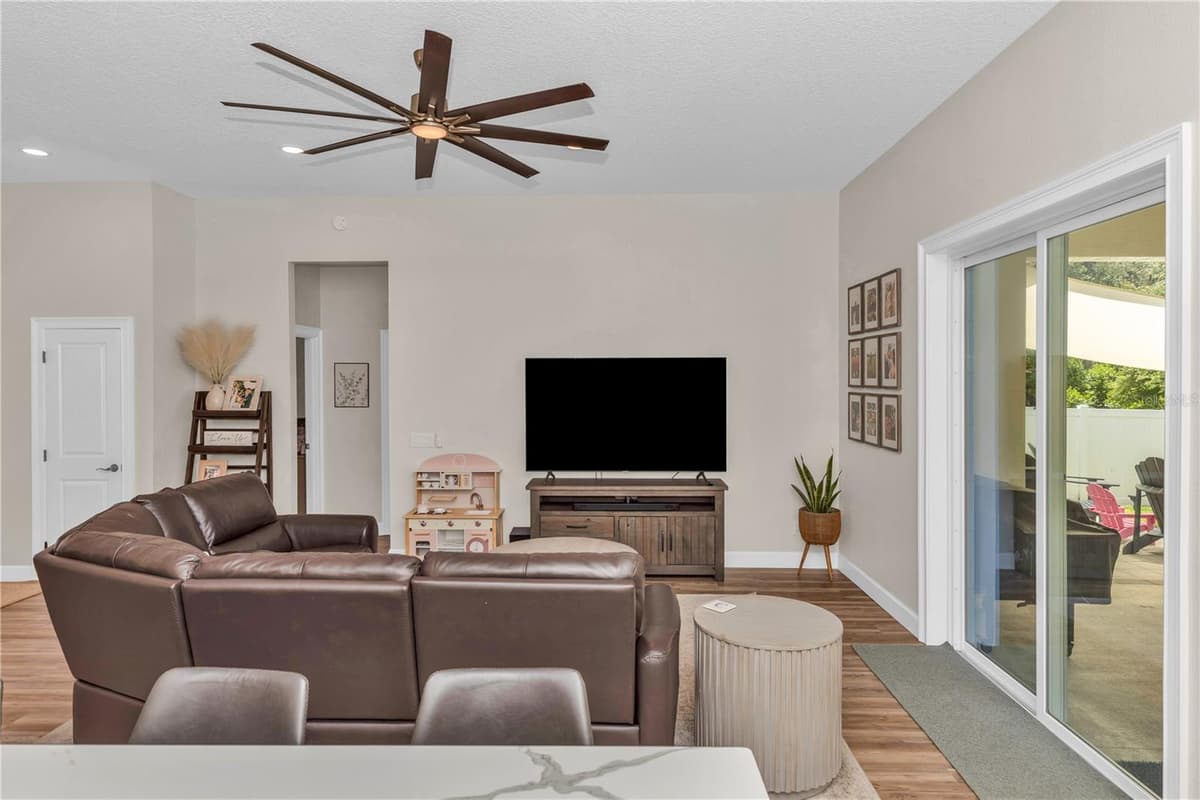 1530 PERIWINKLE AVENUE — photo 6 of 26