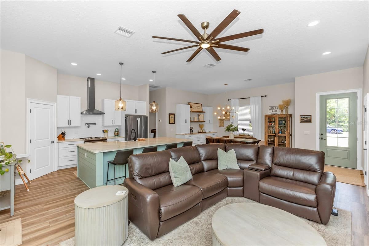 1530 PERIWINKLE AVENUE — photo 7 of 26