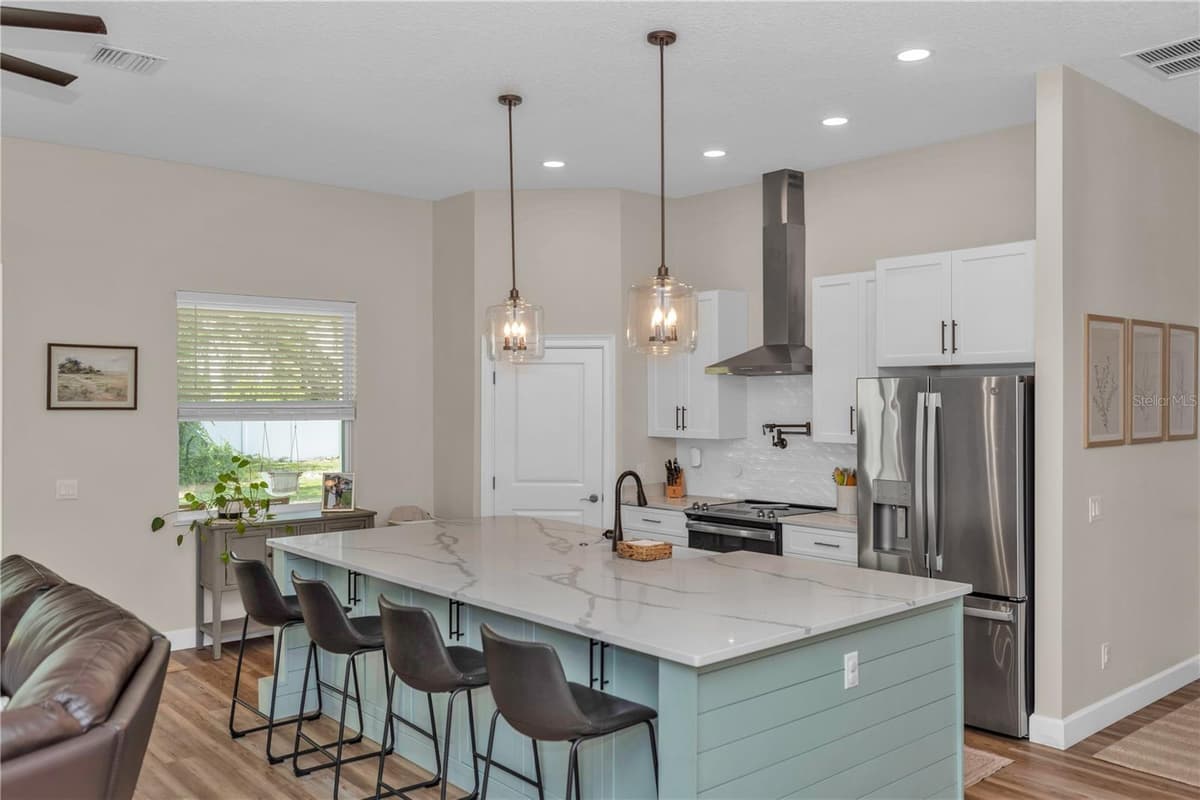 1530 PERIWINKLE AVENUE — photo 4 of 26