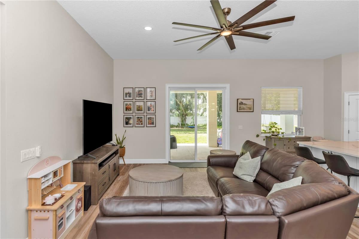 1530 PERIWINKLE AVENUE — photo 8 of 26