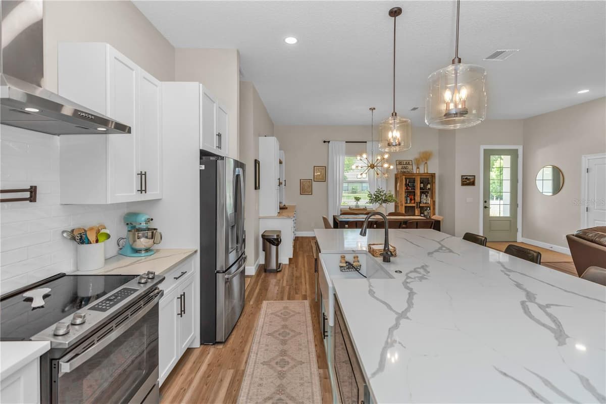 1530 PERIWINKLE AVENUE — photo 5 of 26