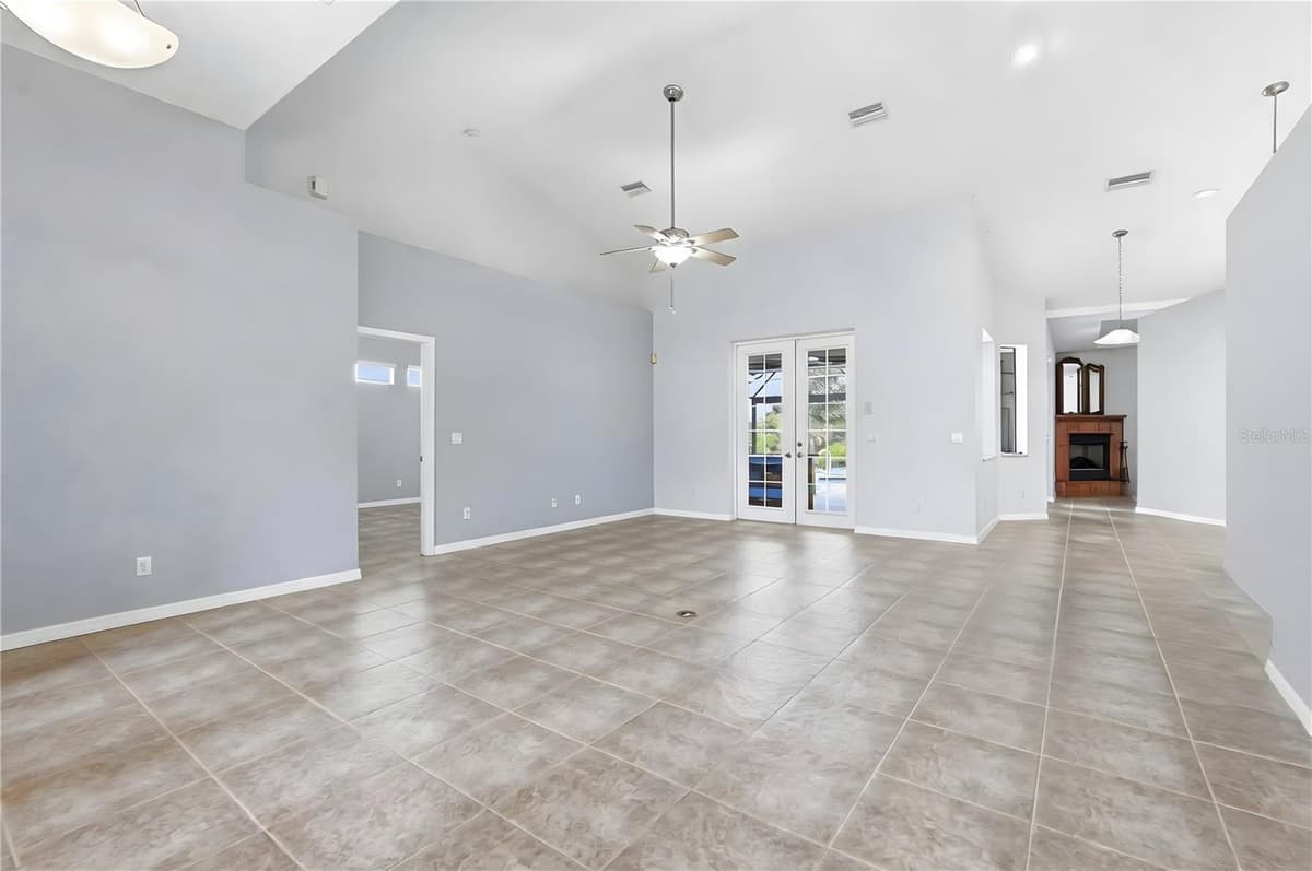 470 SPRING LAKE BOULEVARD — photo 10 of 49