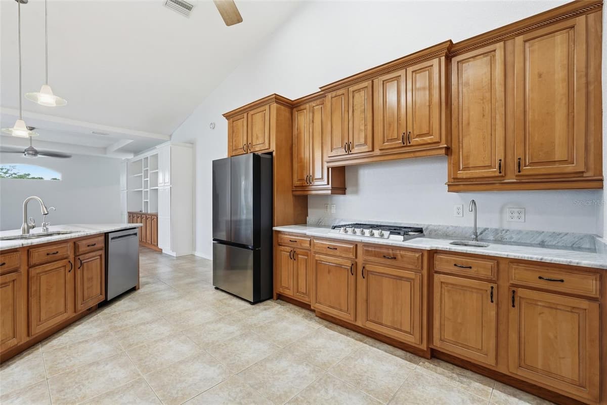 470 SPRING LAKE BOULEVARD — photo 15 of 49