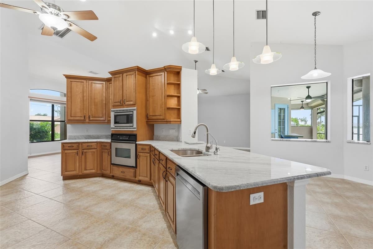 470 SPRING LAKE BOULEVARD — photo 13 of 49