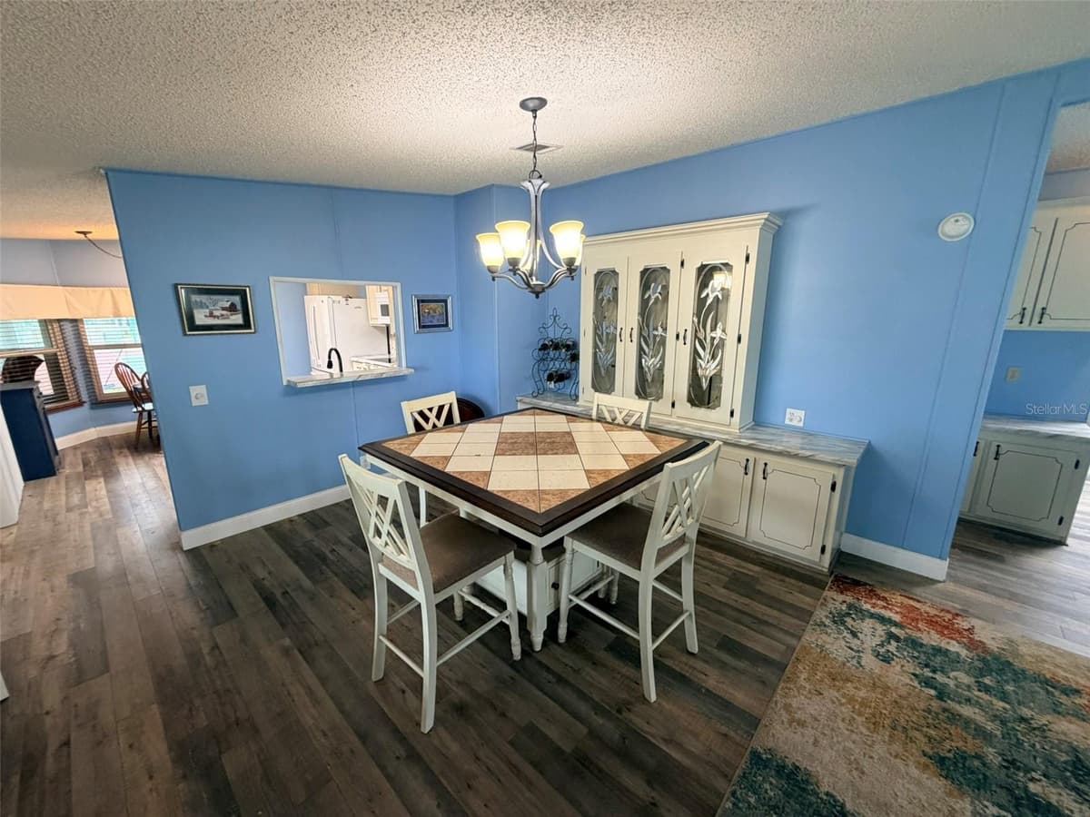141 VICTORIA DRIVE — photo 6 of 15