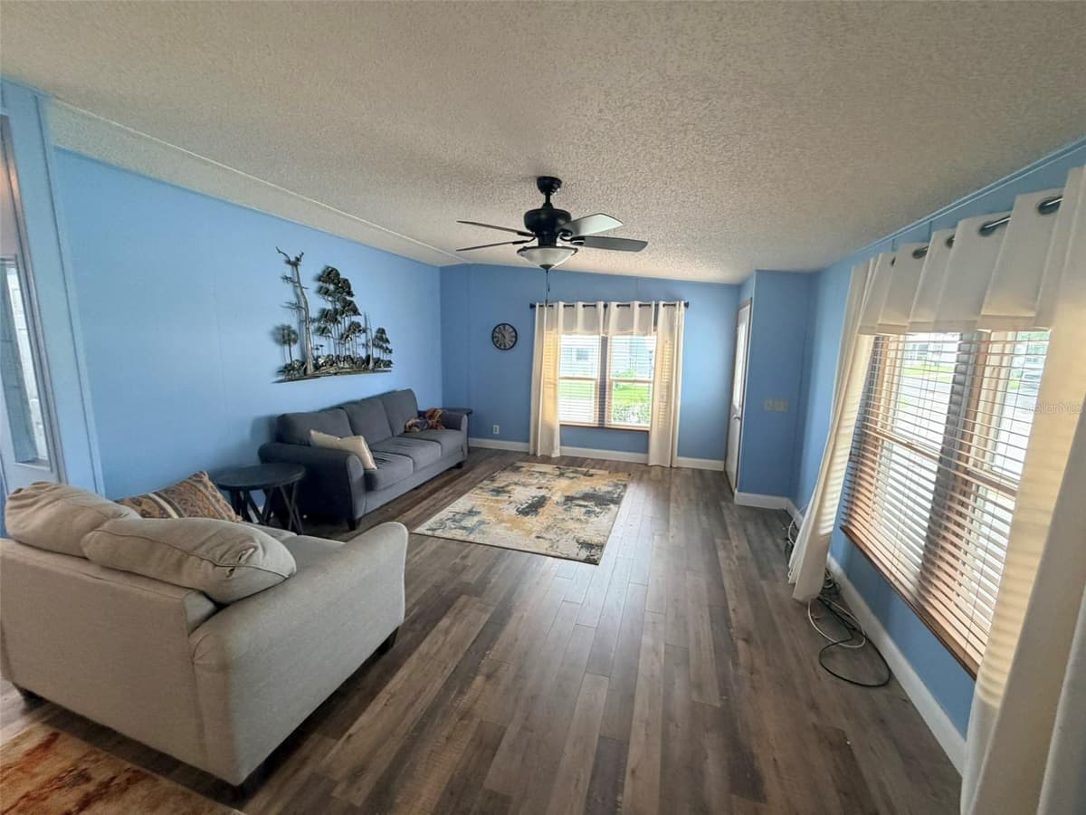 141 VICTORIA DRIVE — photo 4 of 15