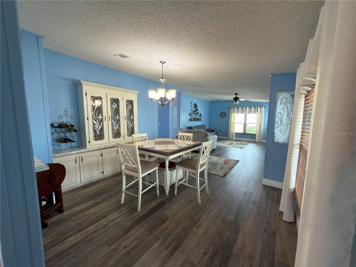 141 VICTORIA DRIVE — photo 2 of 15