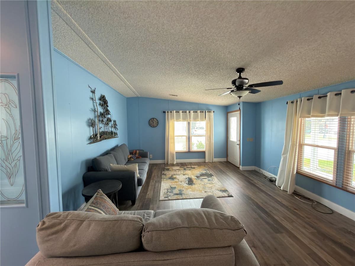 141 VICTORIA DRIVE — photo 5 of 15
