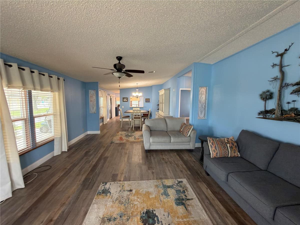141 VICTORIA DRIVE — photo 3 of 15