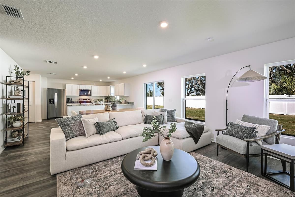 704 OAK HAMMOCK WAY — photo 9 of 26