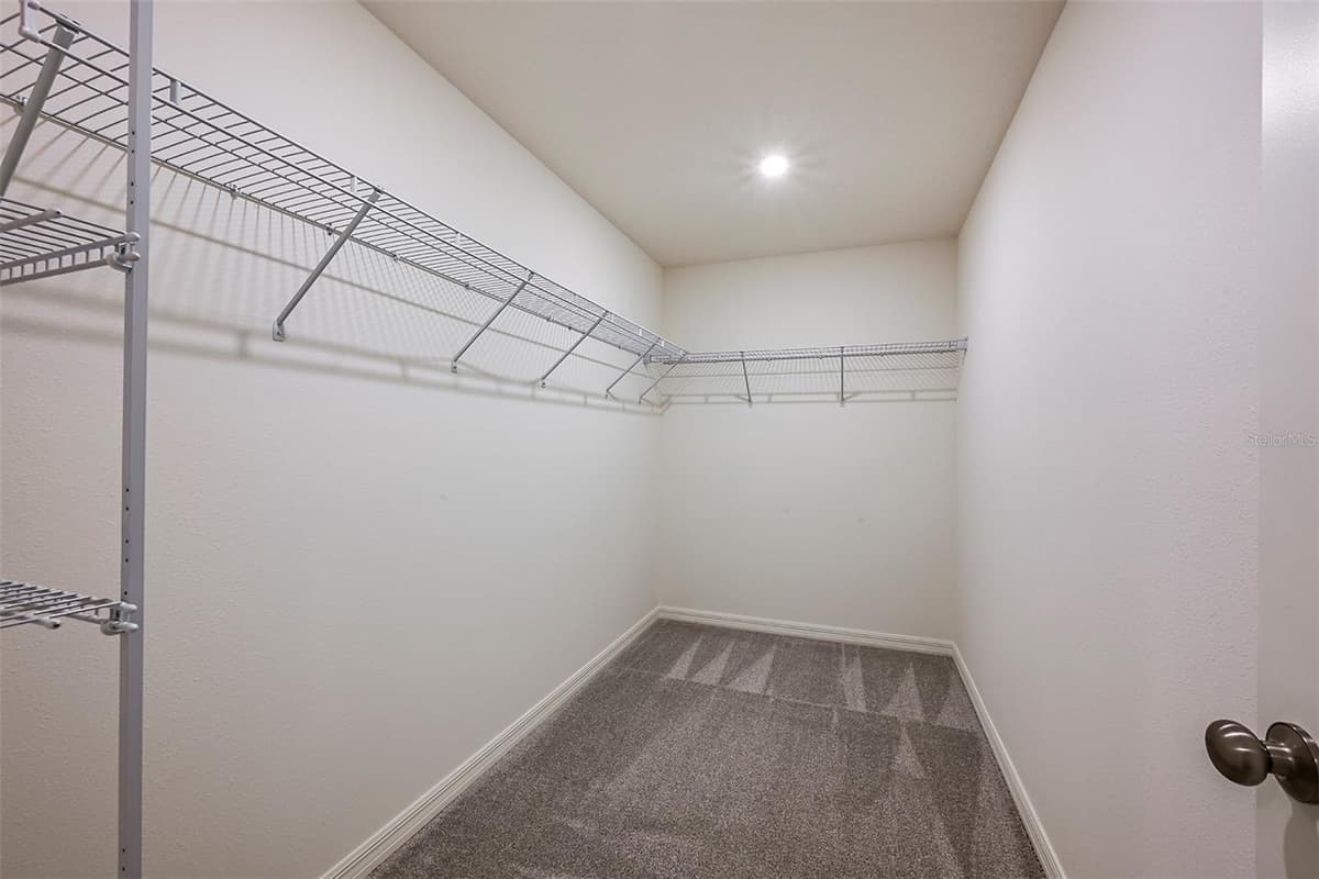704 OAK HAMMOCK WAY — photo 18 of 26