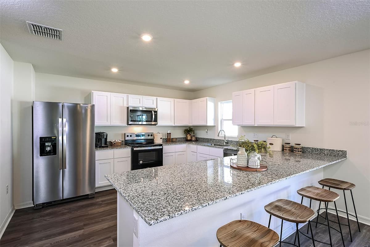 704 OAK HAMMOCK WAY — photo 8 of 26