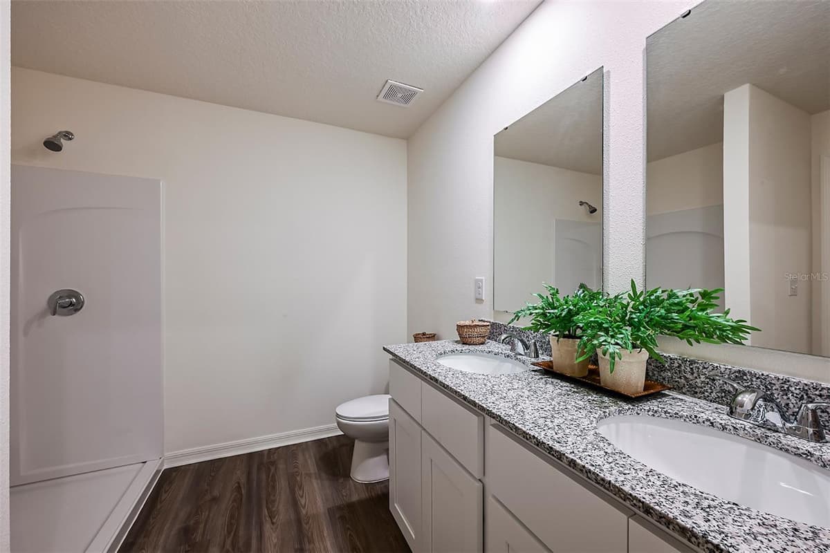 704 OAK HAMMOCK WAY — photo 17 of 26