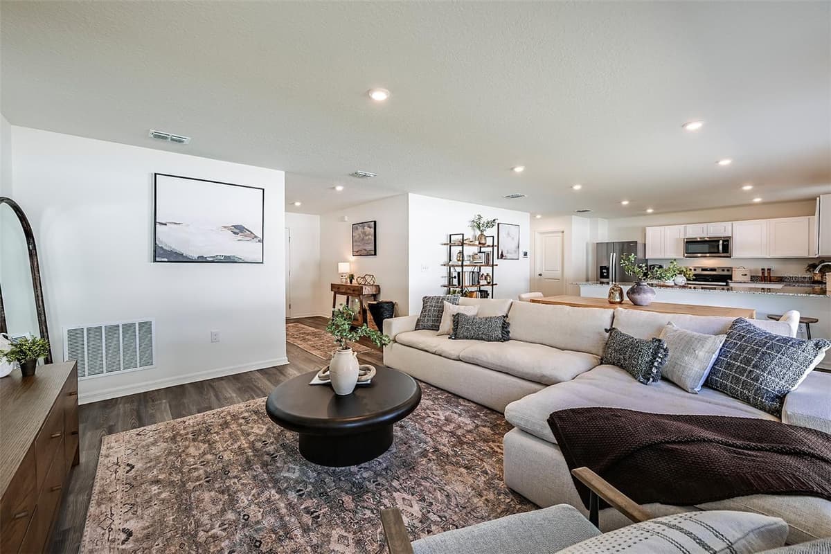 704 OAK HAMMOCK WAY — photo 13 of 26