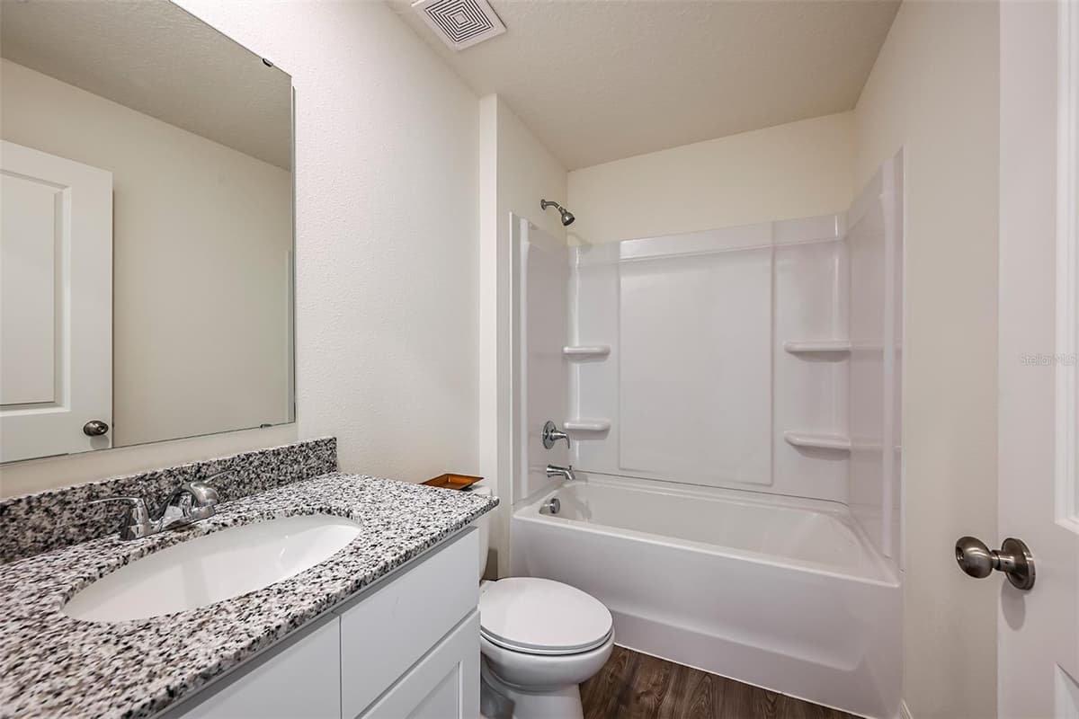 704 OAK HAMMOCK WAY — photo 21 of 26
