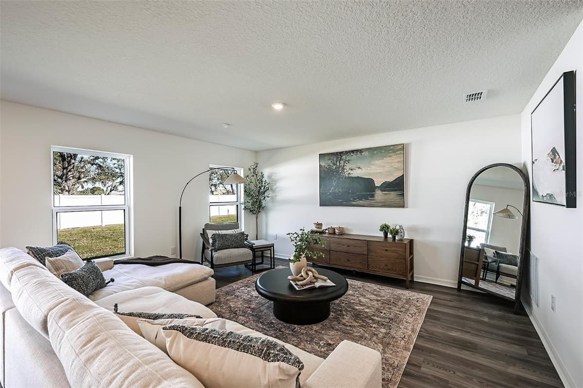 704 OAK HAMMOCK WAY — photo 10 of 26