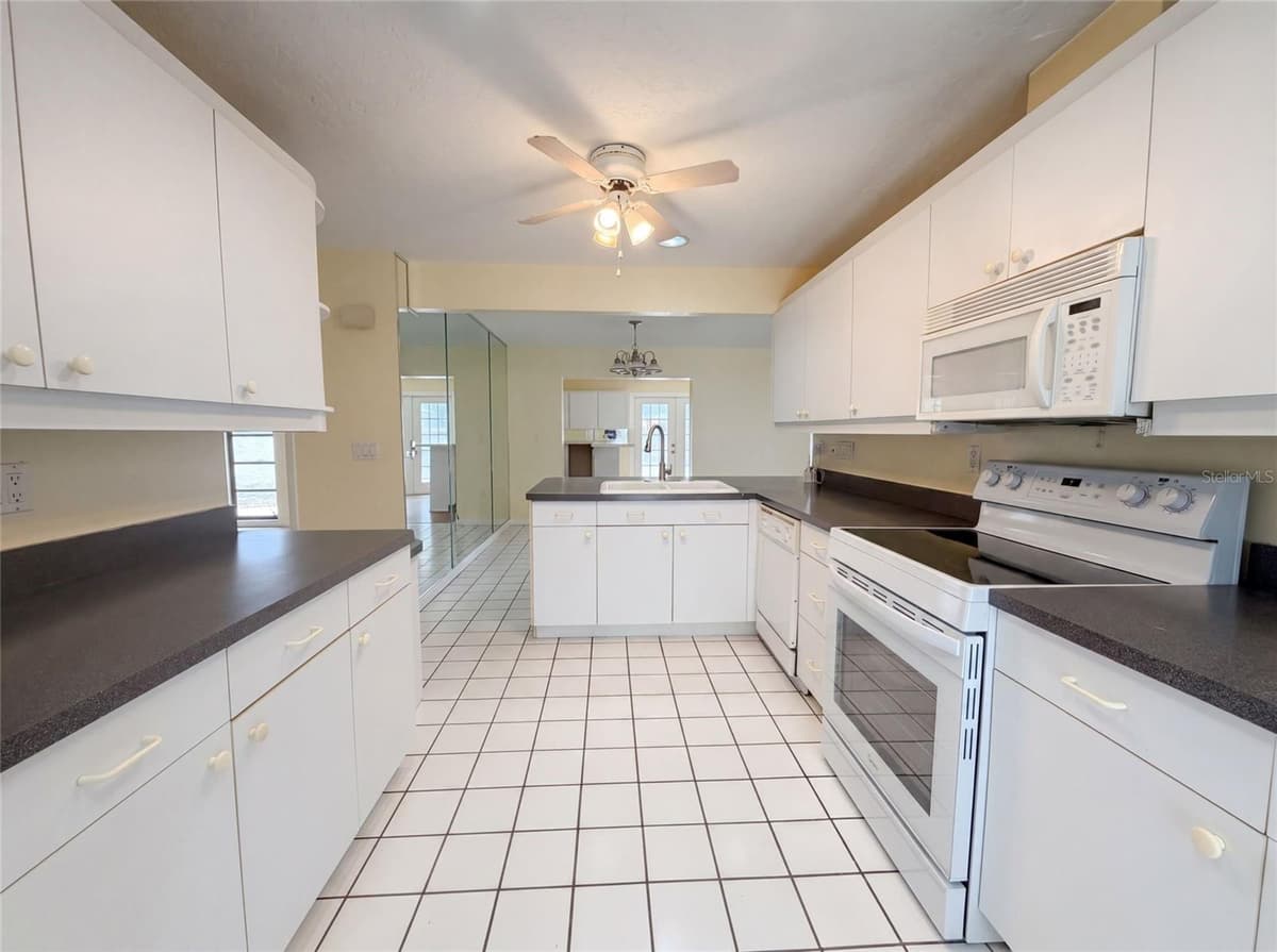 1301 LUCAYA AVENUE — photo 37 of 38