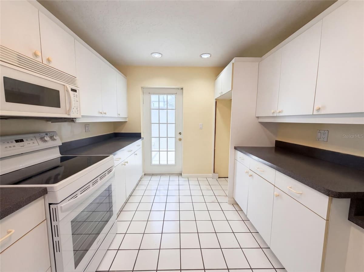 1301 LUCAYA AVENUE — photo 38 of 38