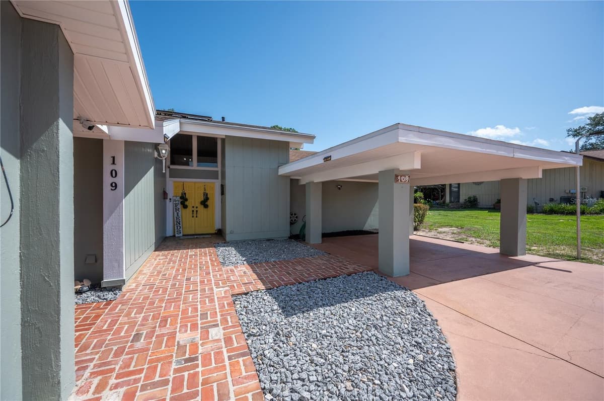 109 ARROWHEAD LANE — photo 4 of 42