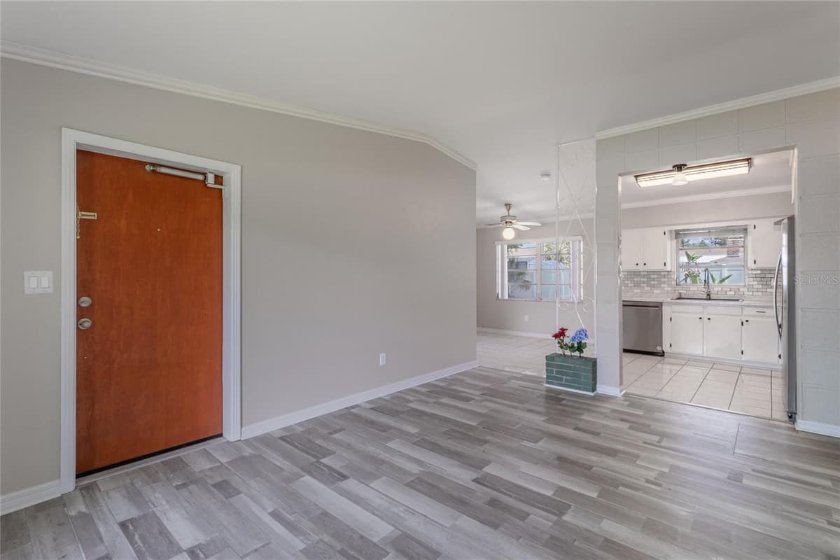 6518 WALTON WAY — photo 8 of 37