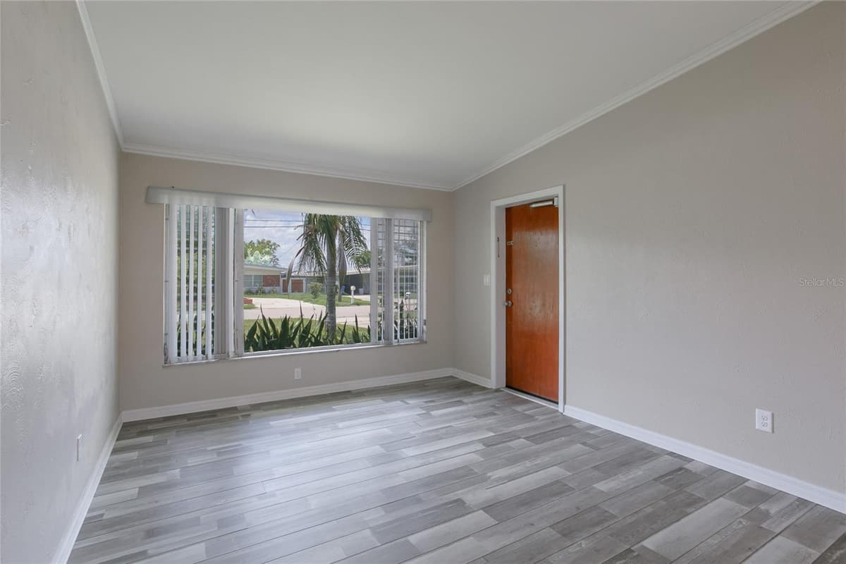 6518 WALTON WAY — photo 7 of 37