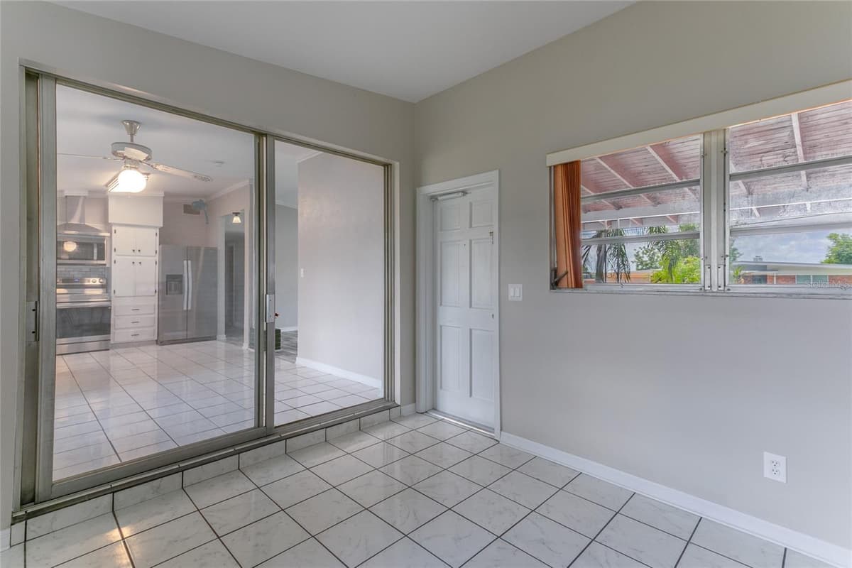 6518 WALTON WAY — photo 15 of 37
