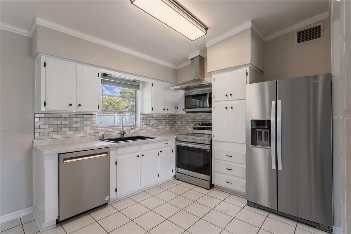 6518 WALTON WAY — photo 10 of 37