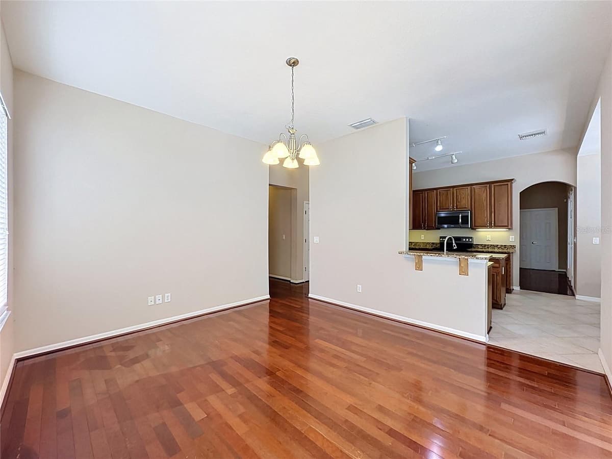 468 PINEWOOD DR — photo 15 of 73