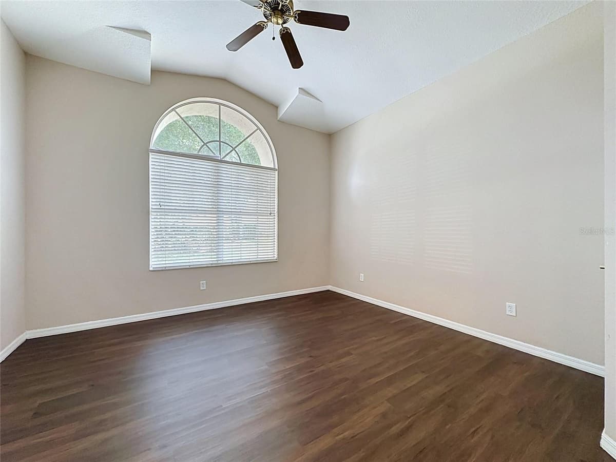 468 PINEWOOD DR — photo 32 of 73