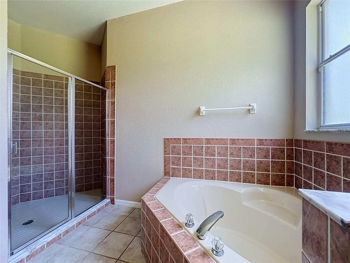 468 PINEWOOD DR — photo 28 of 73
