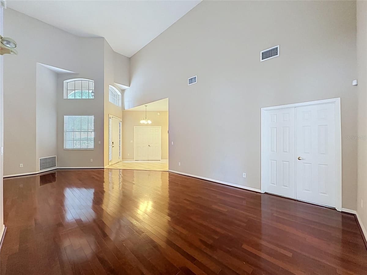 468 PINEWOOD DR — photo 16 of 73