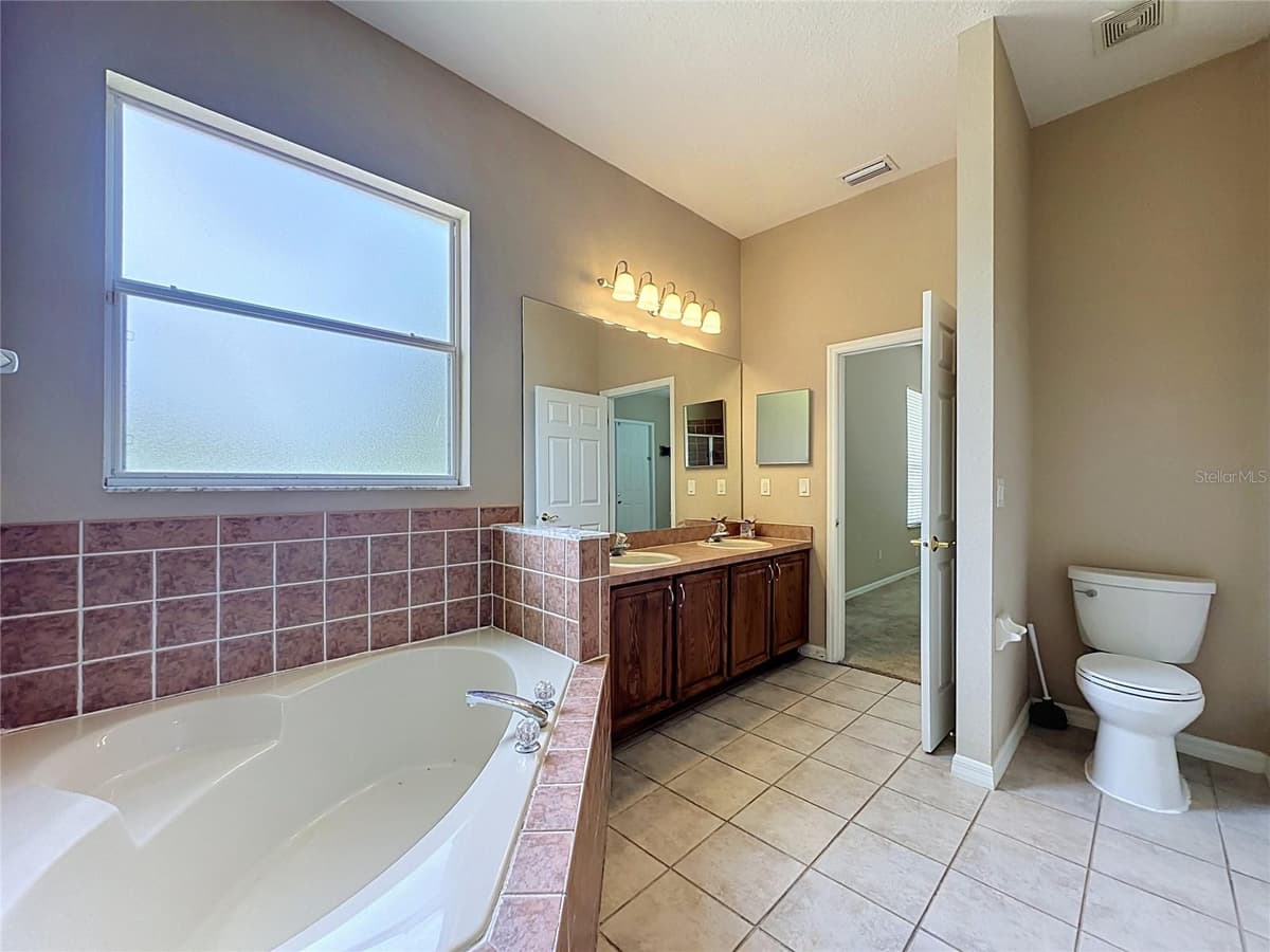 468 PINEWOOD DR — photo 29 of 73