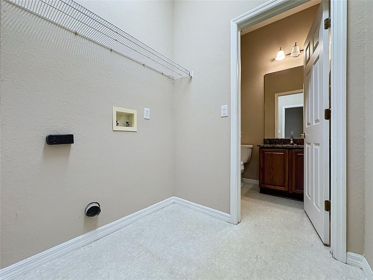 468 PINEWOOD DR — photo 39 of 73