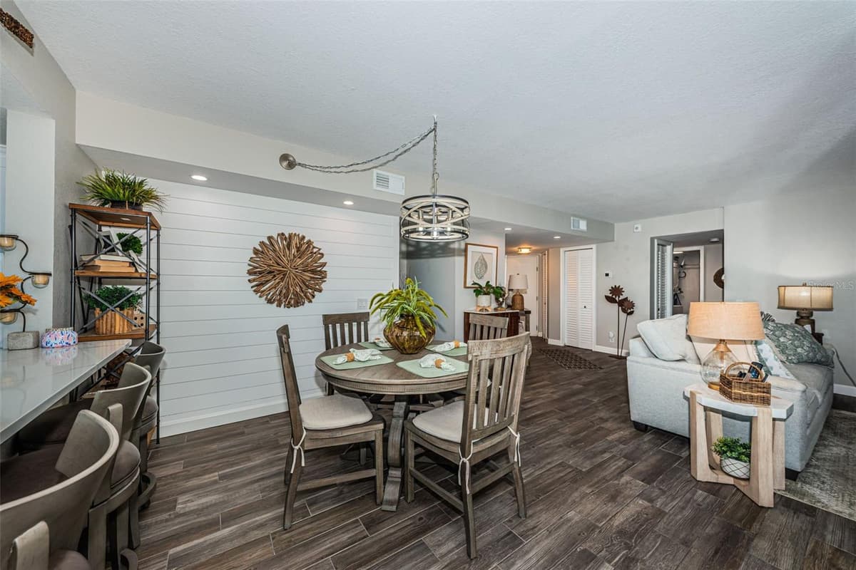 5825 PUERTA DEL SOL BOULEVARD — photo 12 of 39
