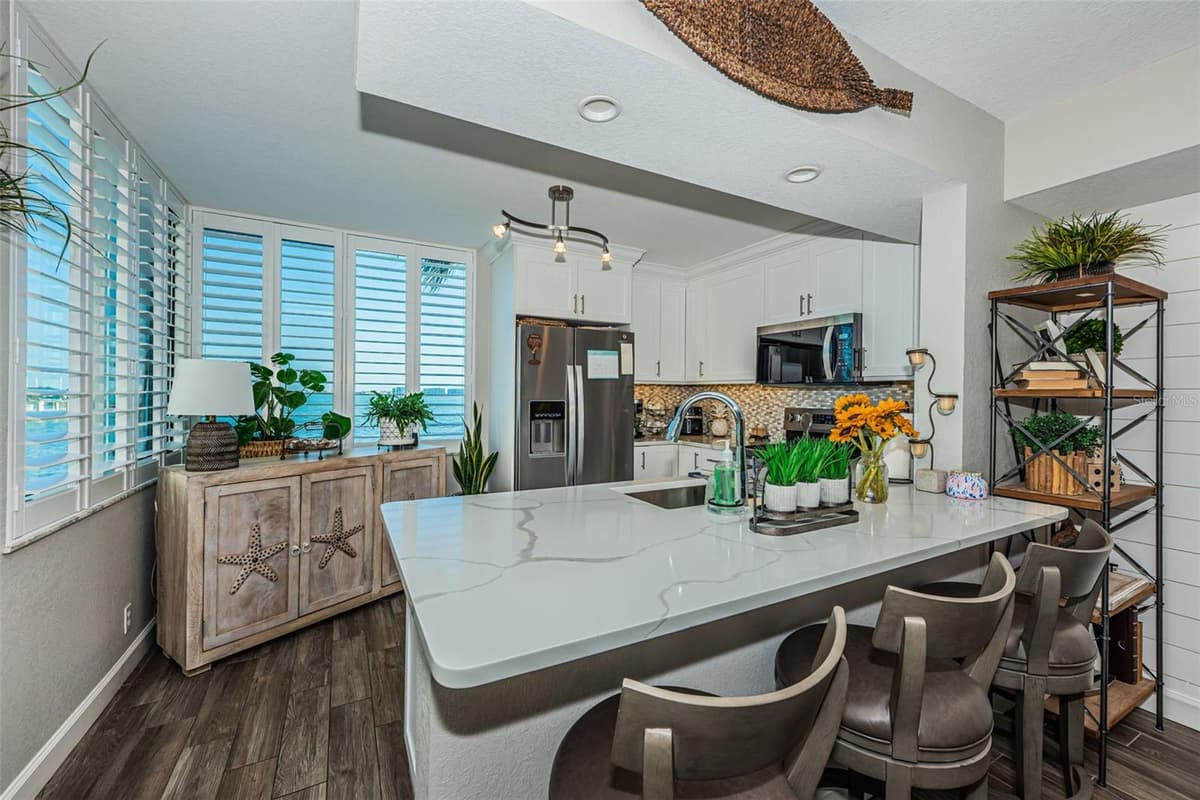 5825 PUERTA DEL SOL BOULEVARD — photo 8 of 39