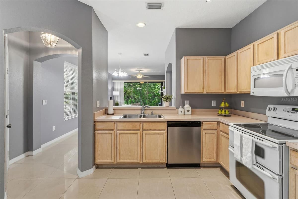 11269 WINDSOR PLACE CIRCLE — photo 11 of 31