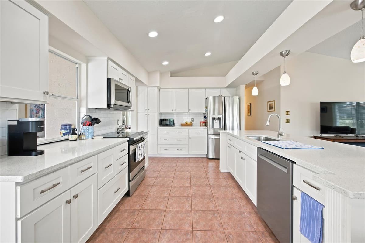 2292 WHISPER WALK DRIVE — photo 2 of 56