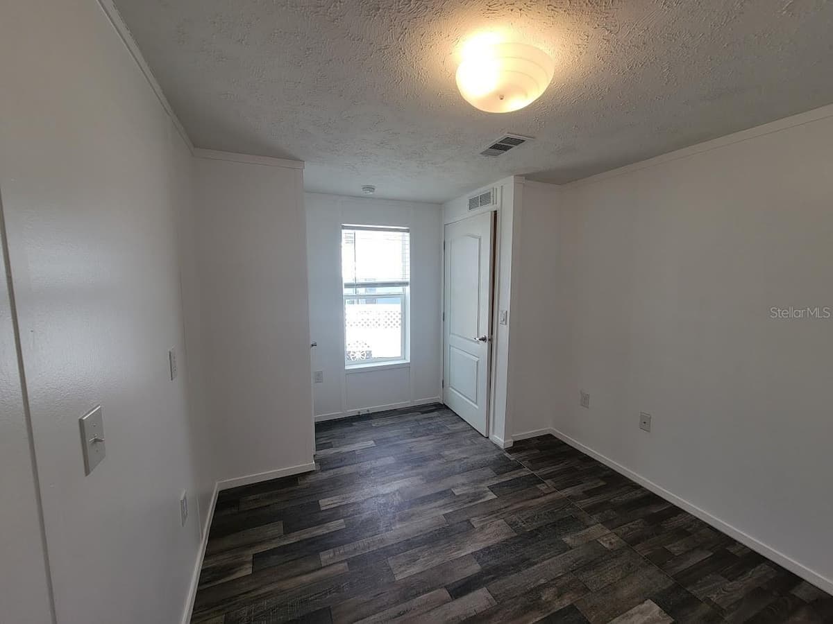 5700 HOLIDAY PARK BOULEVARD — photo 22 of 41