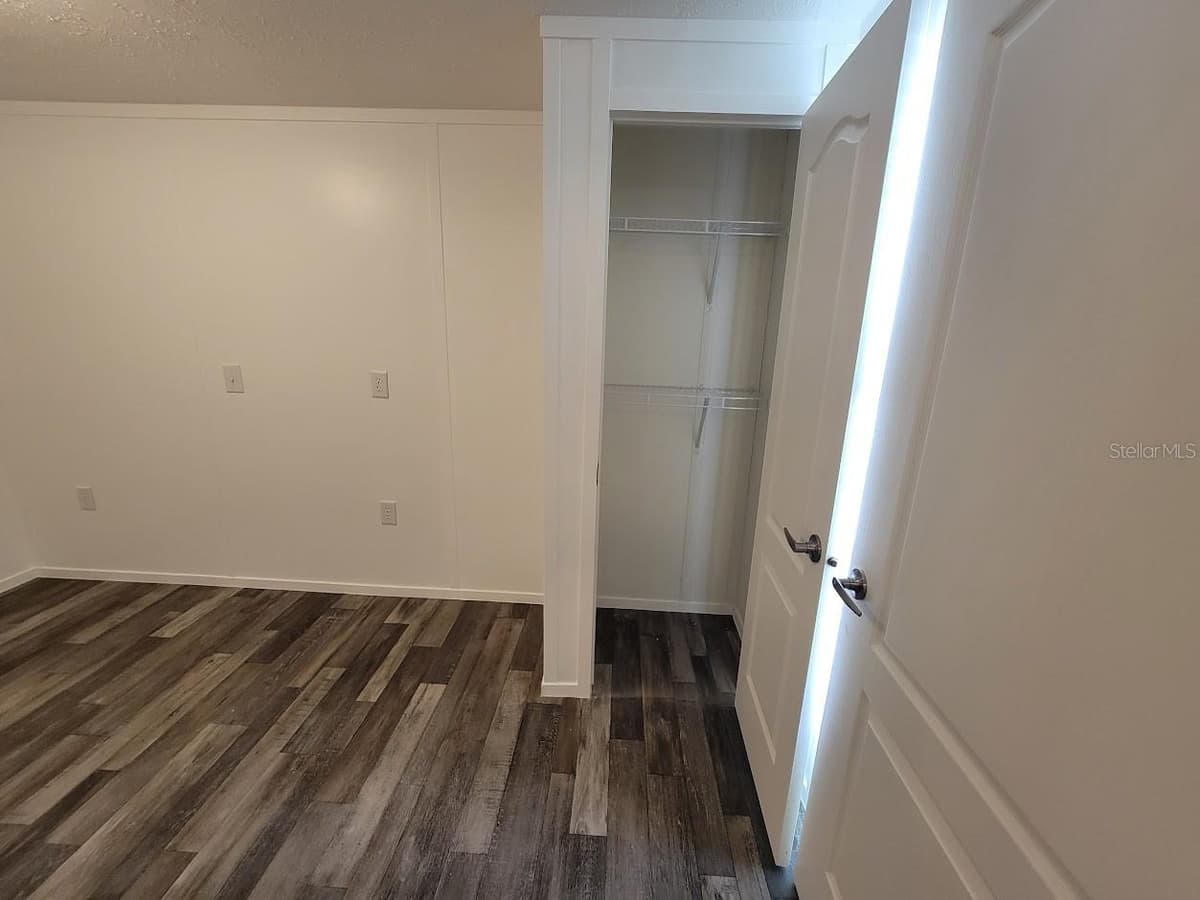 5700 HOLIDAY PARK BOULEVARD — photo 7 of 41