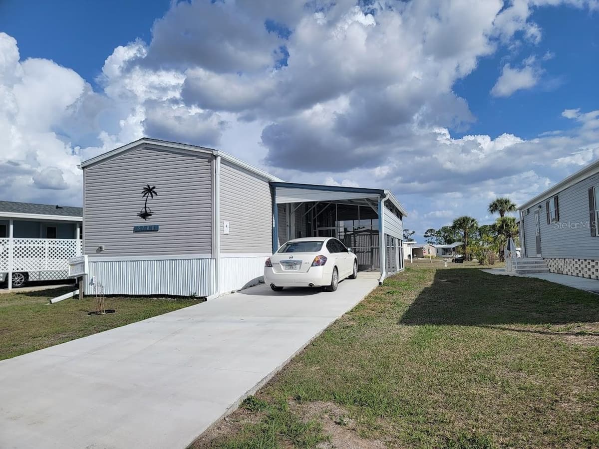 5700 HOLIDAY PARK BOULEVARD — photo 3 of 41