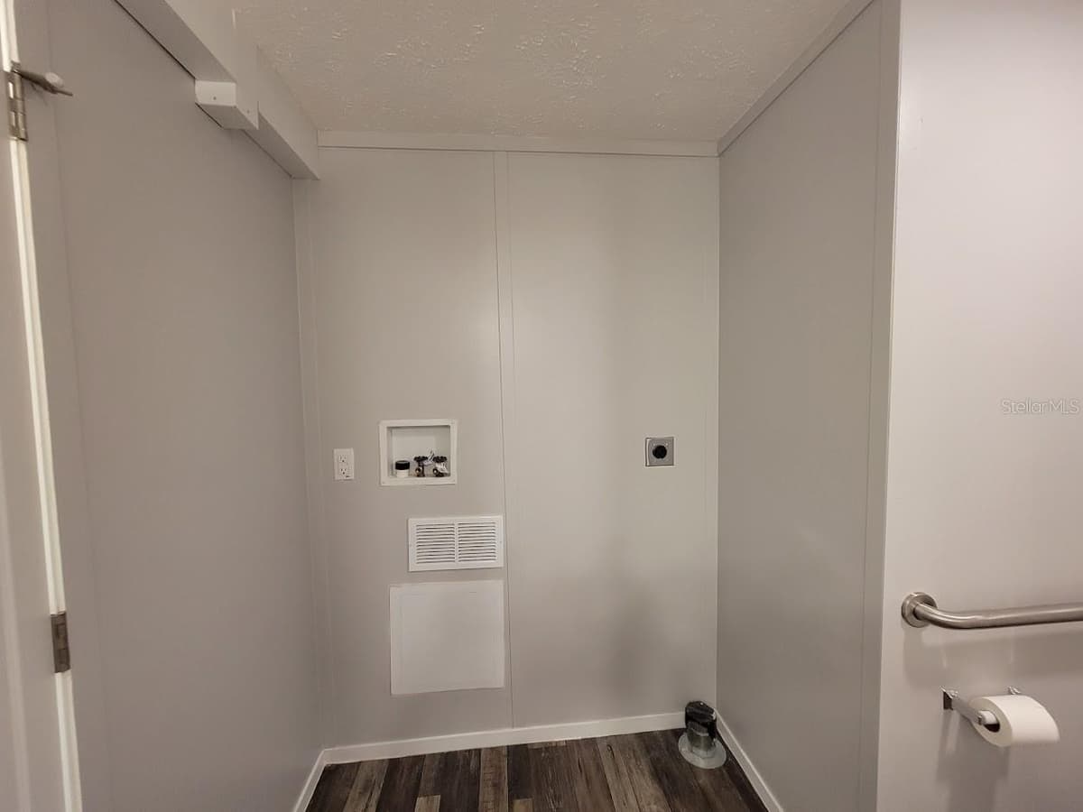 5700 HOLIDAY PARK BOULEVARD — photo 19 of 41