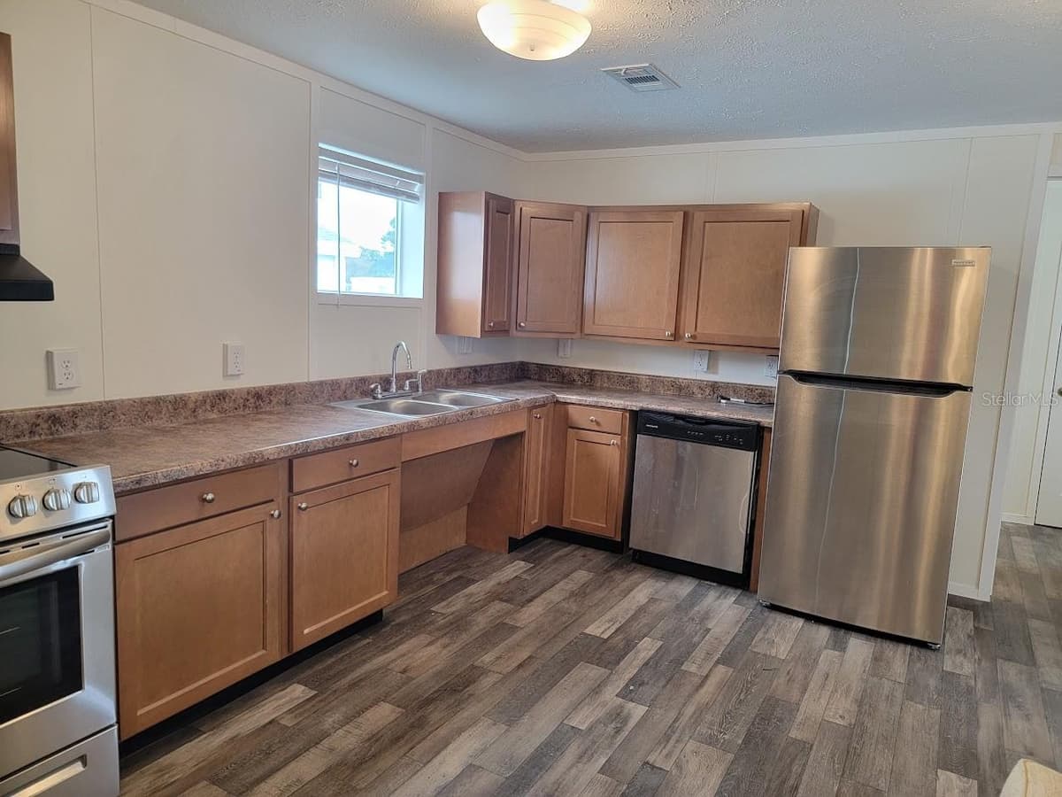 5700 HOLIDAY PARK BOULEVARD — photo 12 of 41