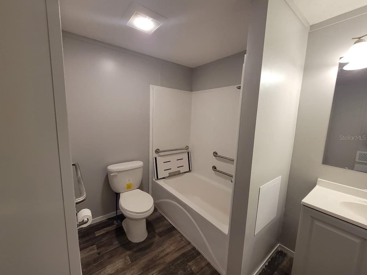 5700 HOLIDAY PARK BOULEVARD — photo 18 of 41