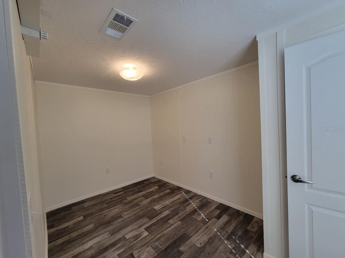 5700 HOLIDAY PARK BOULEVARD — photo 25 of 41