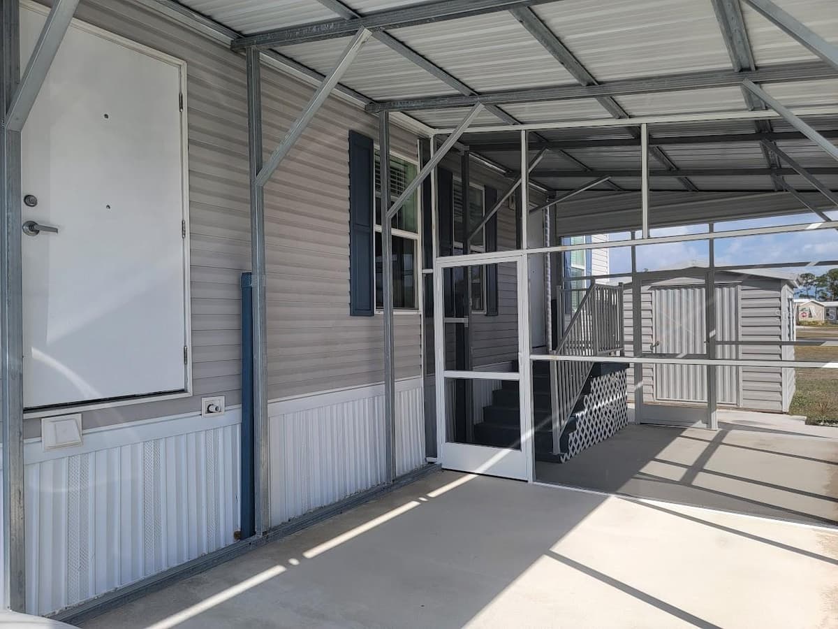 5700 HOLIDAY PARK BOULEVARD — photo 4 of 41