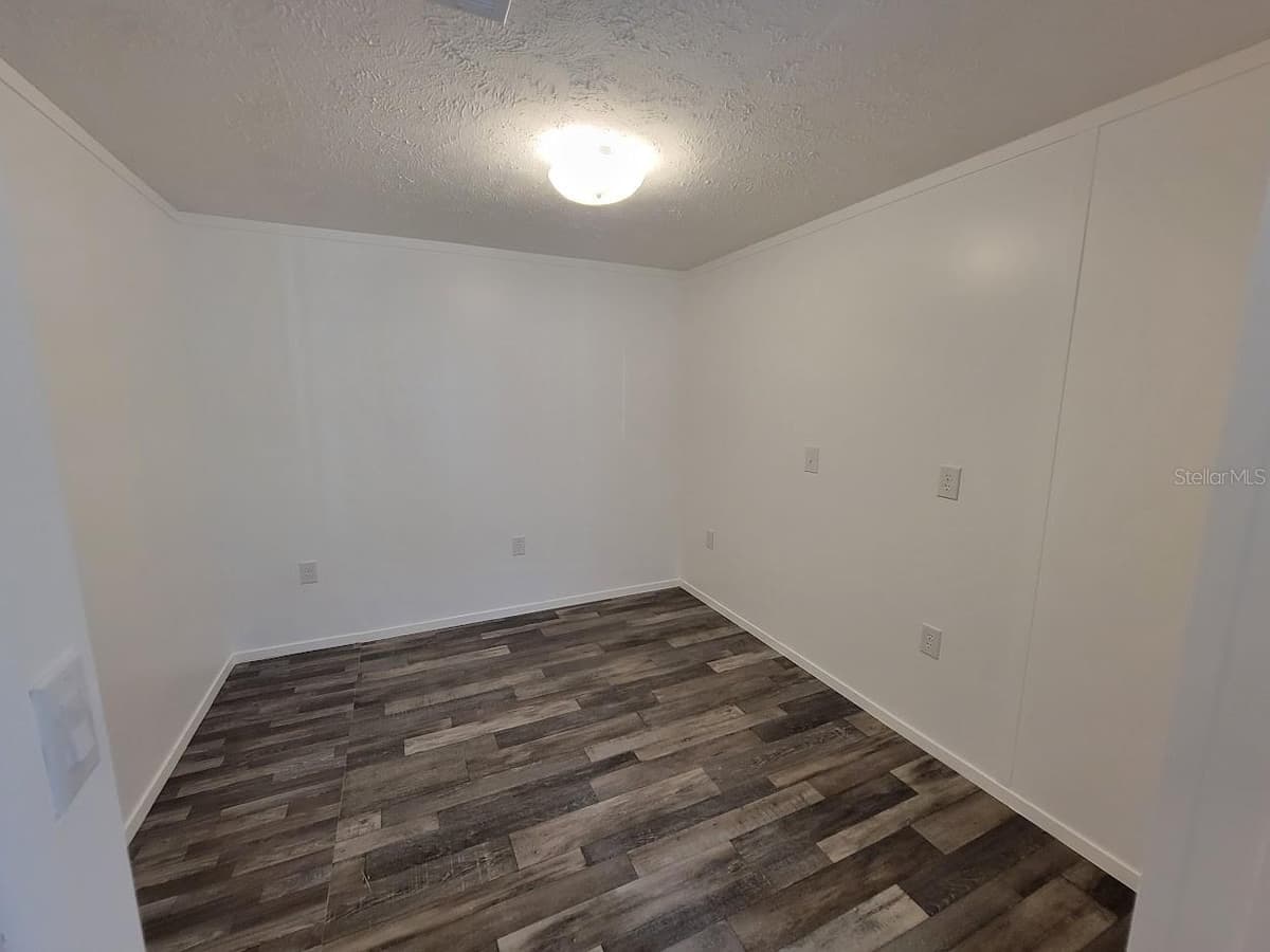 5700 HOLIDAY PARK BOULEVARD — photo 6 of 41
