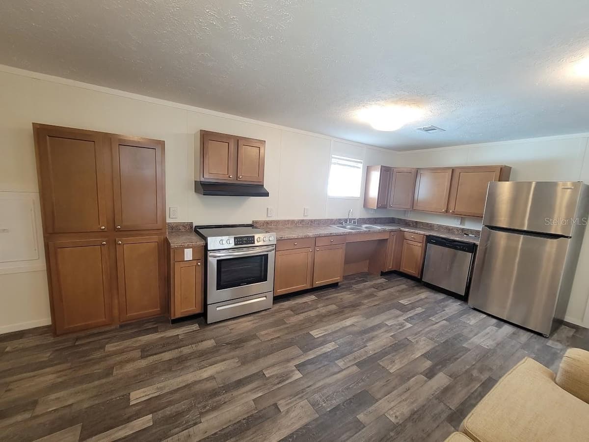 5700 HOLIDAY PARK BOULEVARD — photo 16 of 41