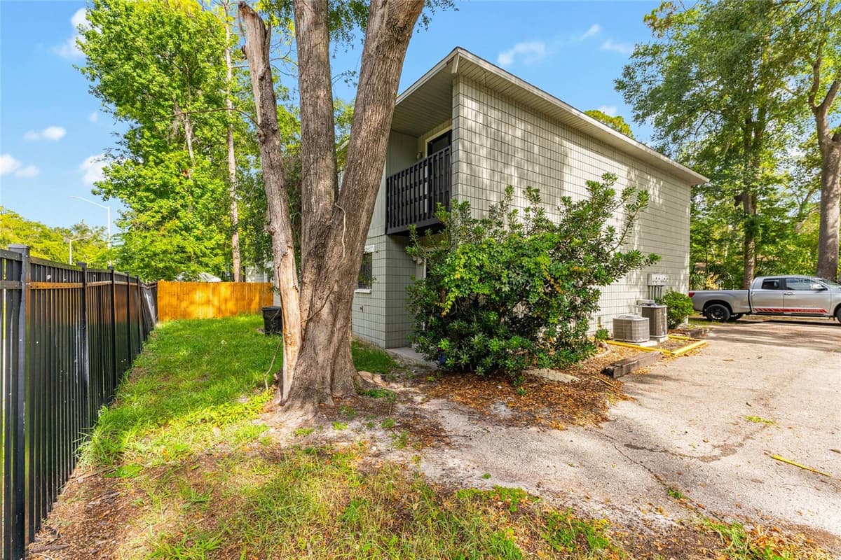 724 68TH TERRACE — photo 4 of 27