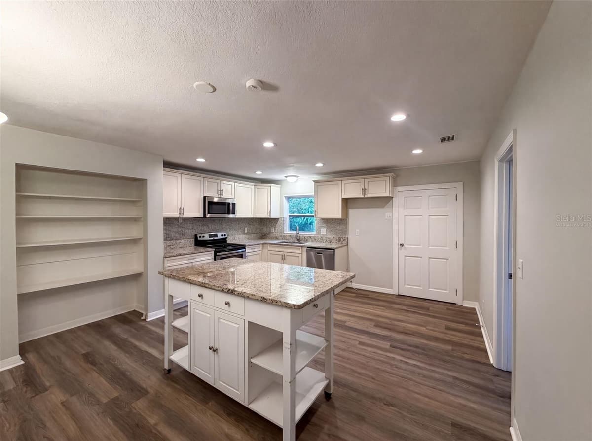 13655 AUDREY LANE — photo 4 of 30