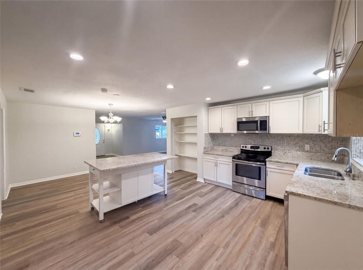 13655 AUDREY LANE — photo 3 of 30